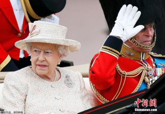 (dng)?sh)ؕr(sh)g2015613Ӣ(gu)؞cףɯŮQueen Elizabeth89qeӢ(gu)ذ׽hm(yng)_(ti)ӢŮɯ׶ʼҳɆT醱xʽӱСӳϯPFվɷÃ߅r(sh)Ӵȵı鶺Ц