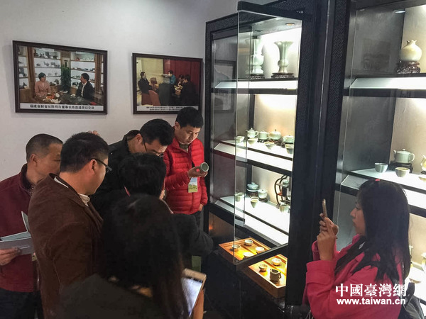 采訪團(tuán)一行走進(jìn)御茶園公司 采訪團(tuán)一行走進(jìn)御茶園公司
