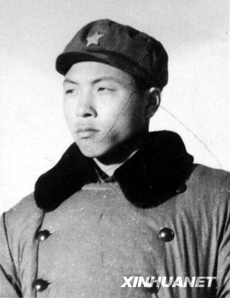在內(nèi)蒙古生產(chǎn)建設(shè)兵團(tuán)時(shí)的周開國(1971年攝)。